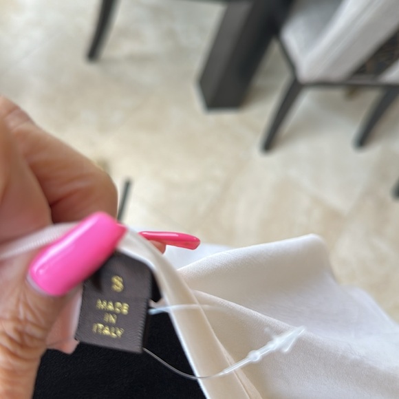 NWOT LOUIS VUITTON CREAM COLORED TOP W/ LV HEART SHAPED PIN SIZE SM.  FABULOUS! - Picture 7 of 12